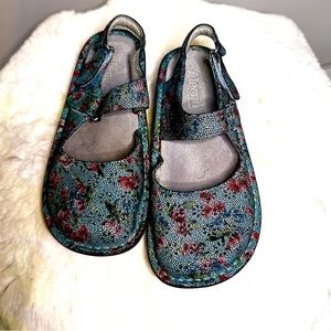 Women’s Alegria slingback mary Jane’s.